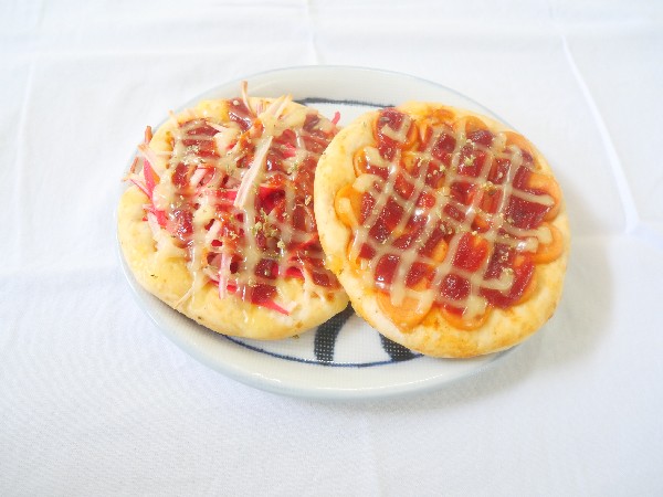 พิซซ่าจิ๋ว(ไส้กรอก+ปูอัด)