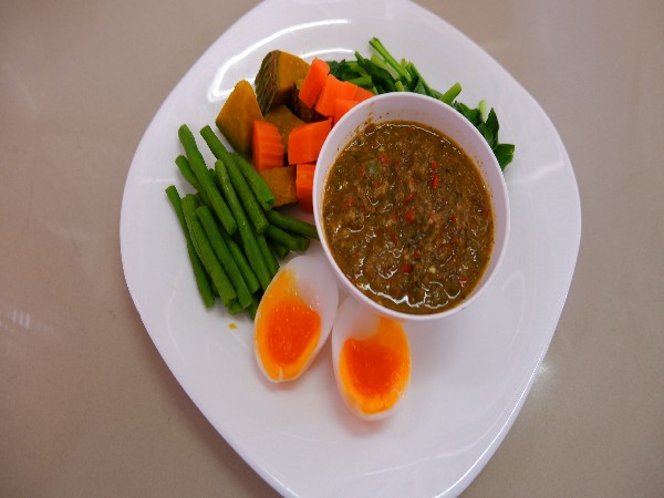 น้ำพริกปลาร้าหลน+ผักต้ม+ไข่ต้ม