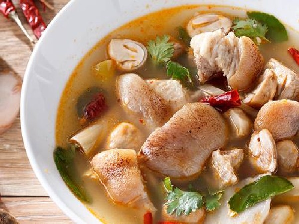 ต้มยำขาหมูใส่เห็ด