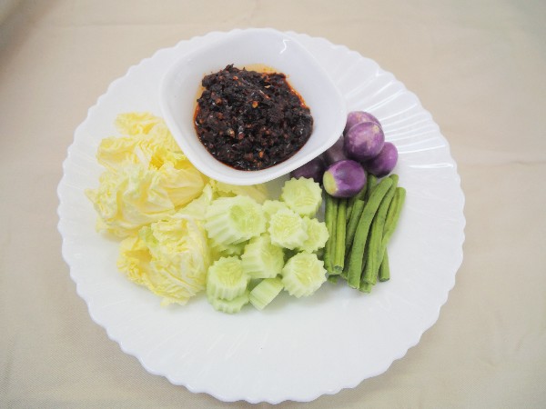 น้ำพริกผัดไก่สับ+ผักสด