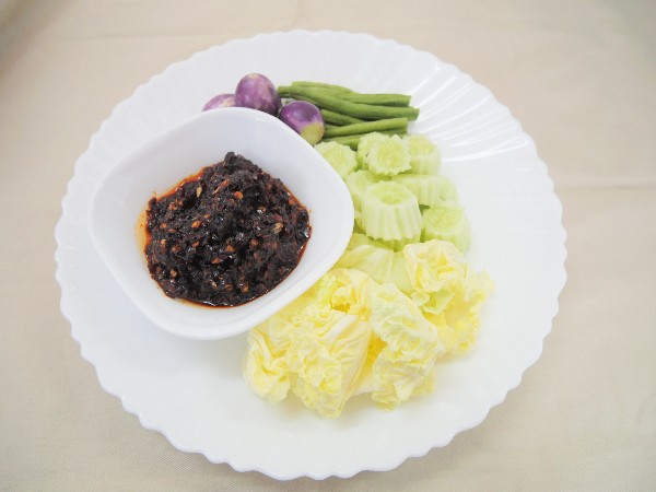 น้ำพริกผัด+ไข่ต้ม+ผักสด