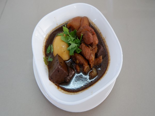 พะโล้ขาหมู+ไข่+เลือด