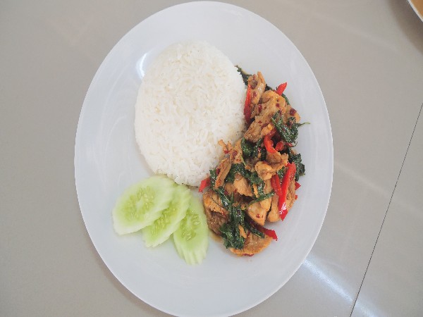 ข้าวกระเพราหมูชิ้น