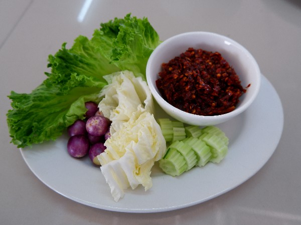 น้ำพริกตาแดง+ไข่ต้ม+ผักสด