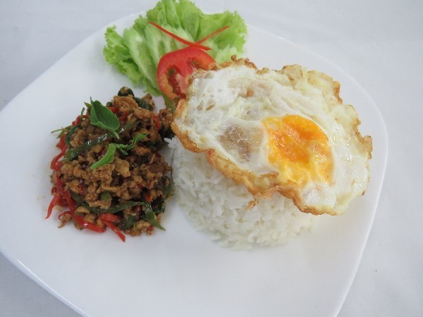 ข้าวกระเพราหมู+ไข่ดาว(รับวันหยุด)