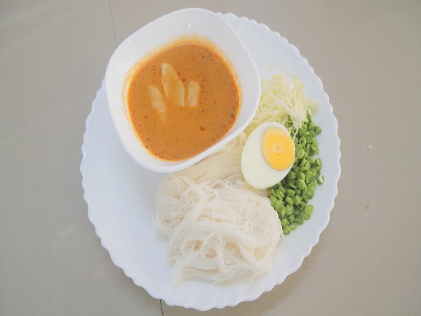ขนมจีนน้ำยากะทิ+ไข่ต้ม(รับวันหยุด)